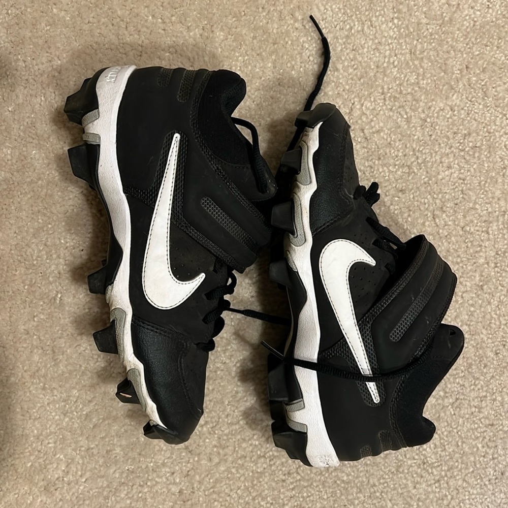 Kids cleats